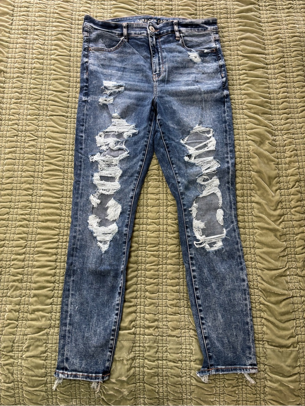 American Eagle distressed jegging